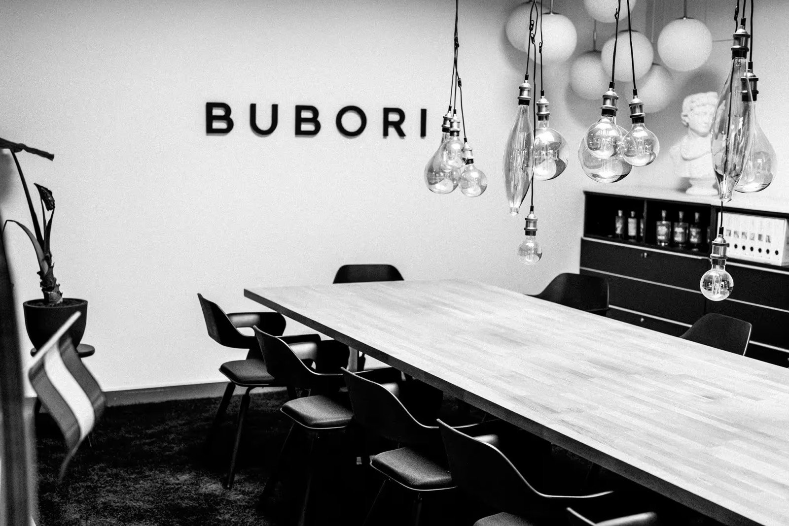 Der Besprechungsraum von Studio BUBORI in Villingen-Schwenningen